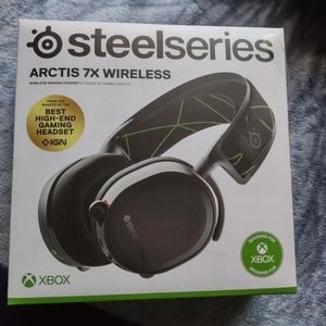 Wireless gaming headset